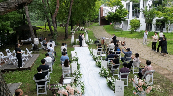 지리산이 품은 4쌍의 신혼부부 결혼식